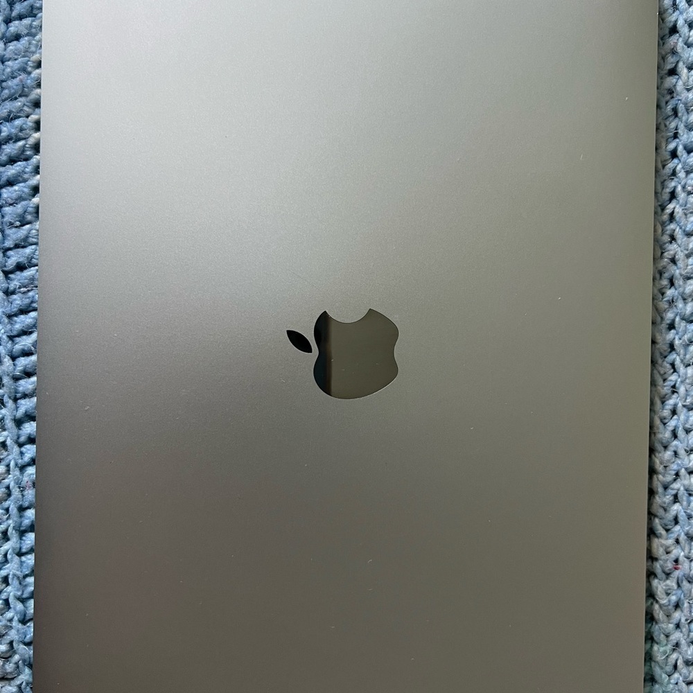 MacBook Pro 13.5”